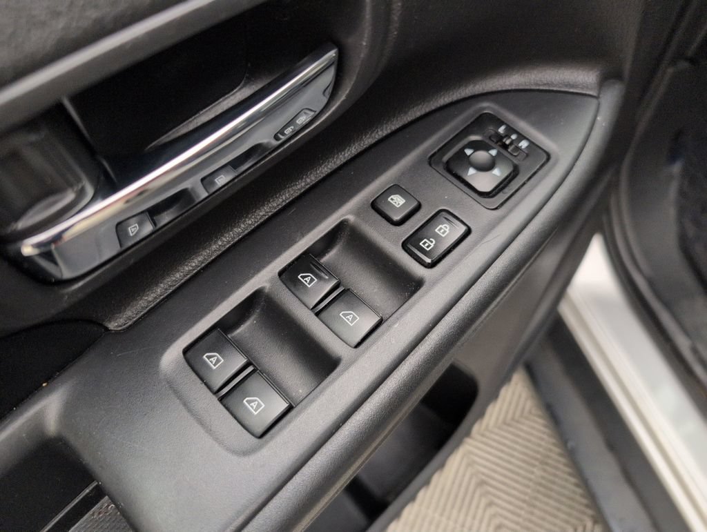 Used 2019 Mitsubishi Outlander SE FWD image 31