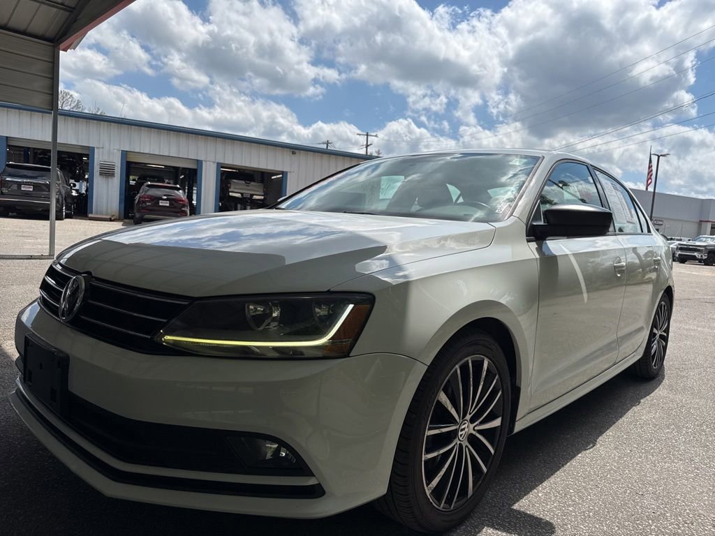Used 2017 Volkswagen Jetta Sport FWD image 1