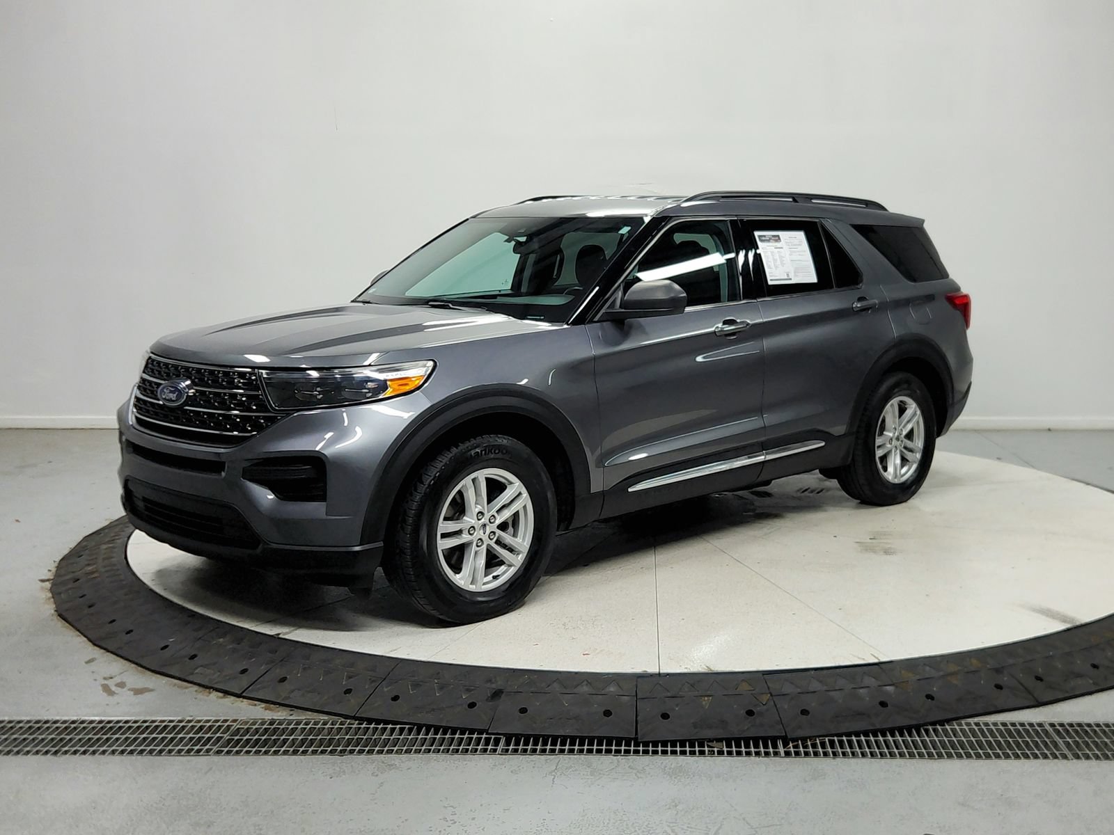 Used 2022 Ford Explorer XLT RWD image 4