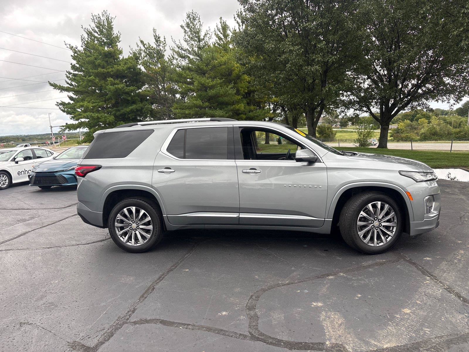 Used 2023 Chevrolet Traverse Premier AWD/4WD image 11