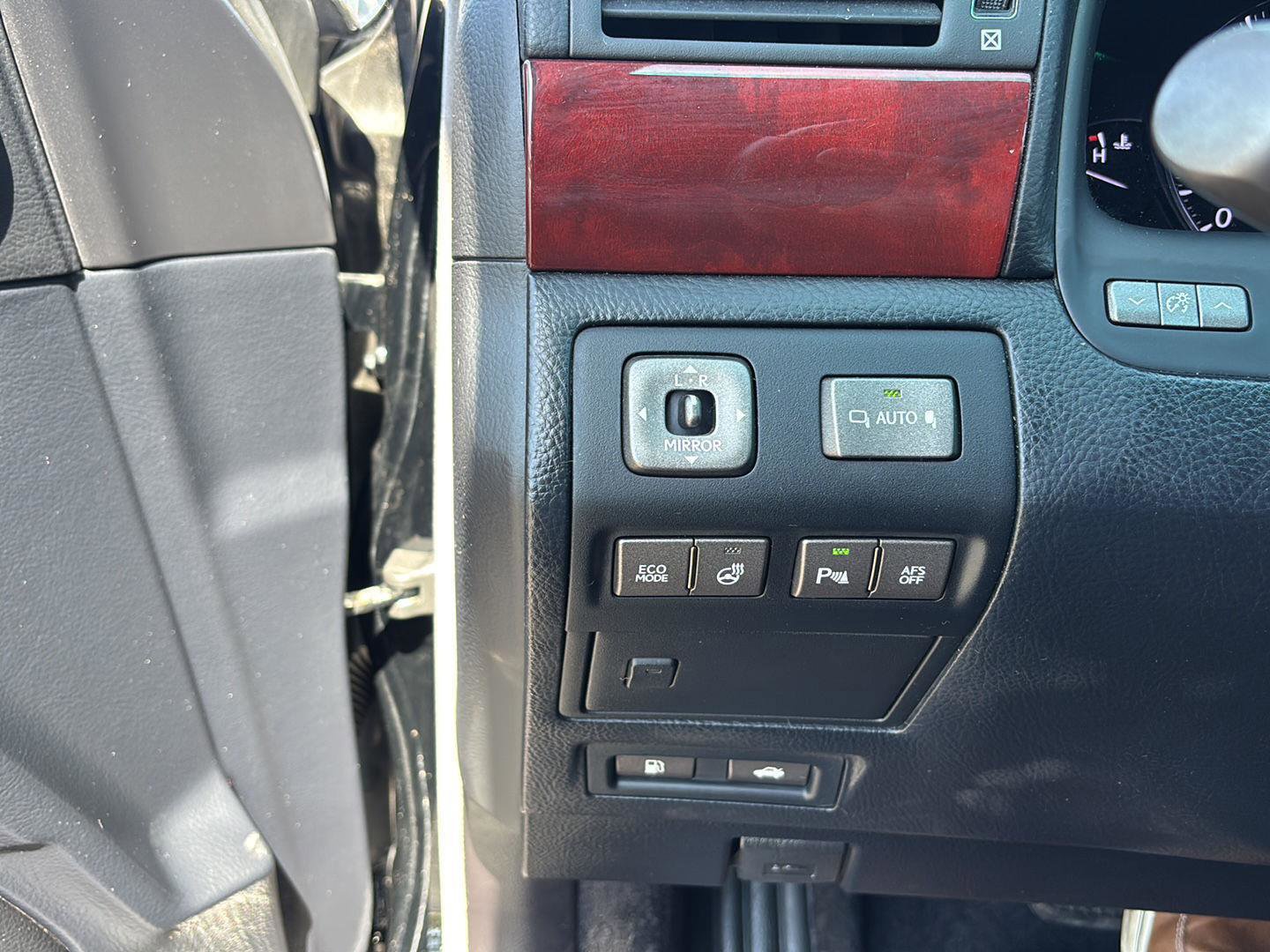 Used 2011 Lexus LS 460 AWD w/ Luxury Value Edition image 26