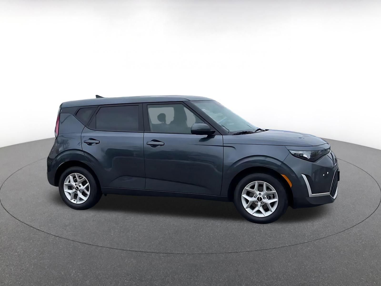 Used 2025 Kia Soul LX w/ LX Technology Package image 2