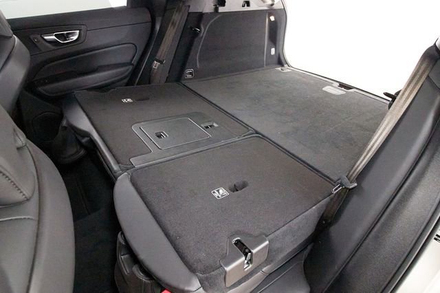 Certified 2025 Volvo XC60 B5 Core image 30