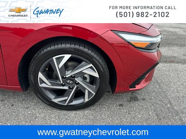 Used 2025 Hyundai Elantra SEL FWD image 12
