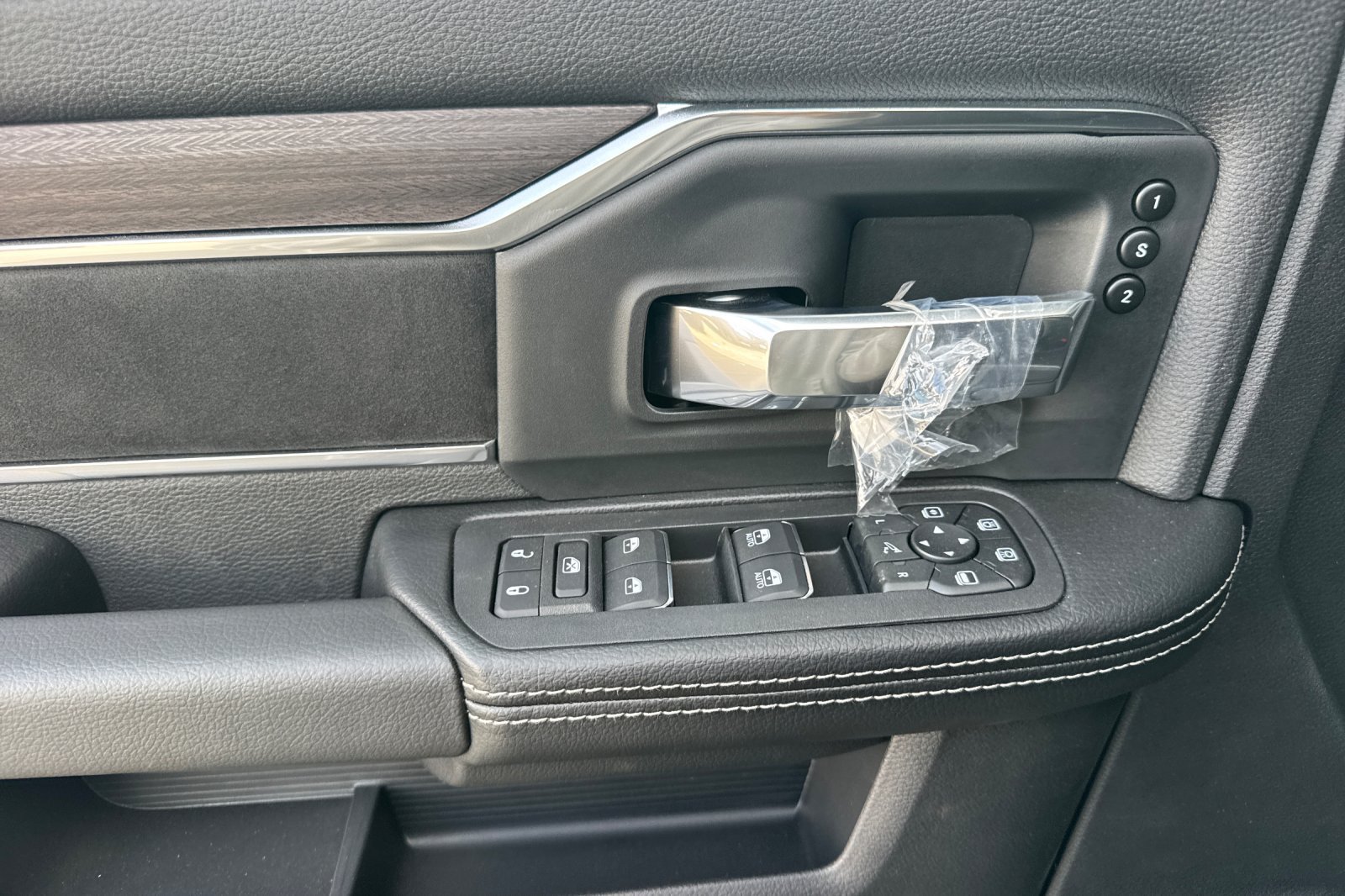 New 2027 RAM 3500 Laramie AWD/4WD image 10