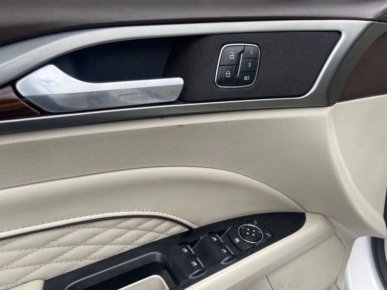 Used 2017 Ford Fusion Platinum FWD image 11
