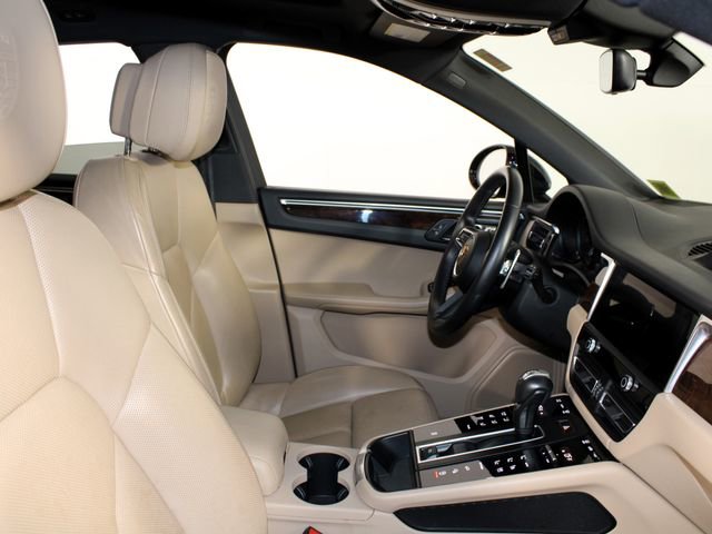 Certified 2023 Porsche Macan AWD/4WD image 27