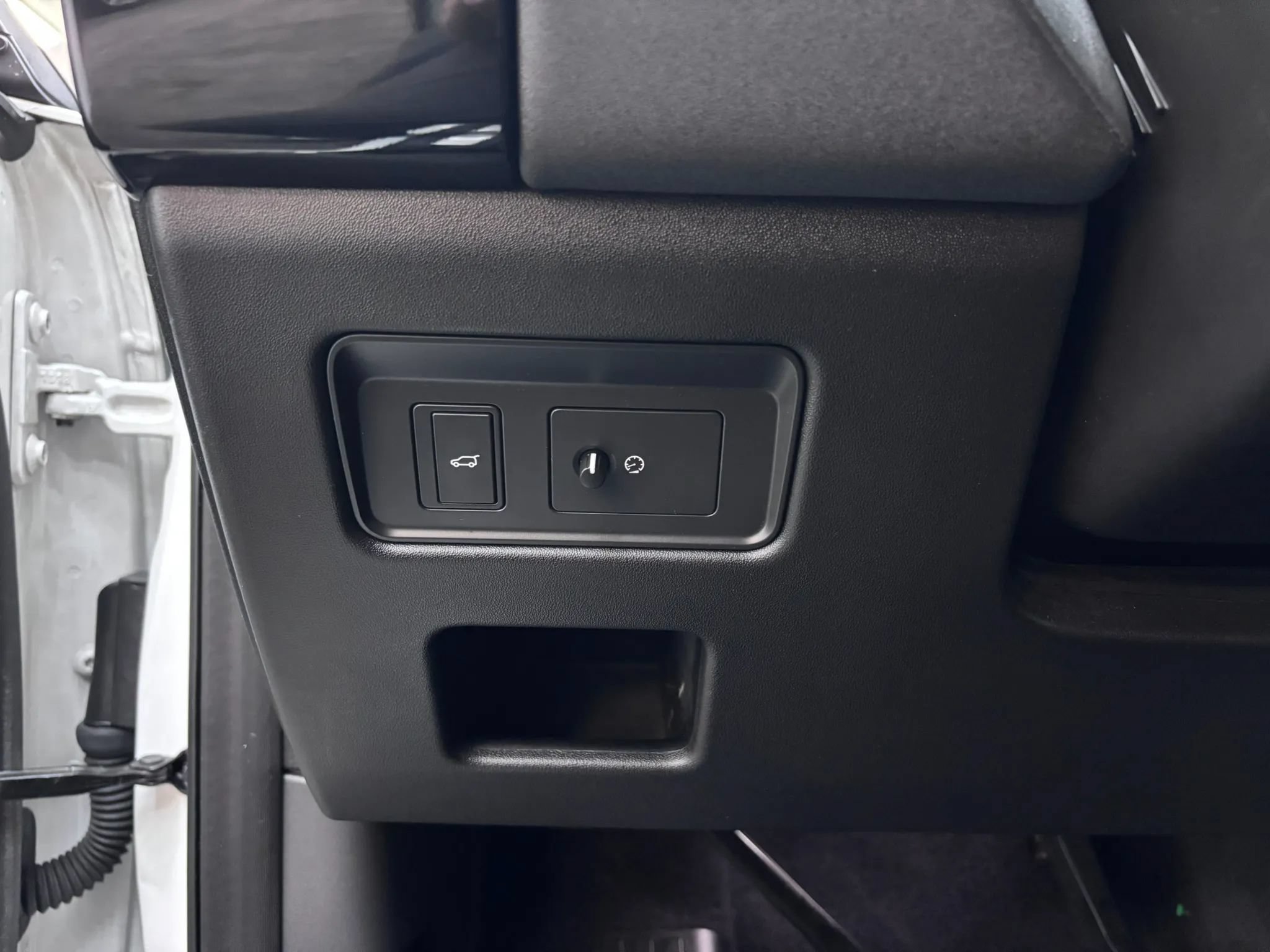 Used 2018 Land Rover Discovery HSE AWD/4WD image 12