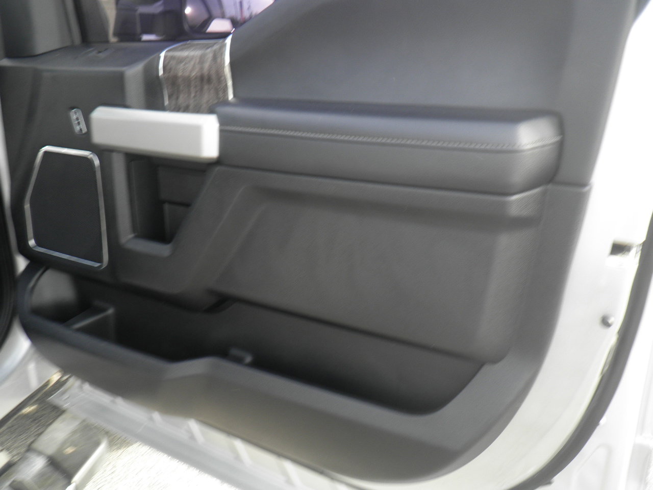 Used 2017 Ford F350 Lariat w/ Lariat Ultimate Package image 27