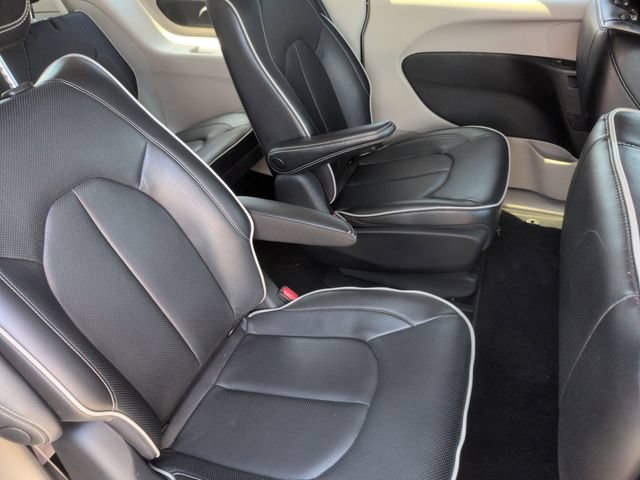 Used 2023 Chrysler Pacifica Limited FWD image 33