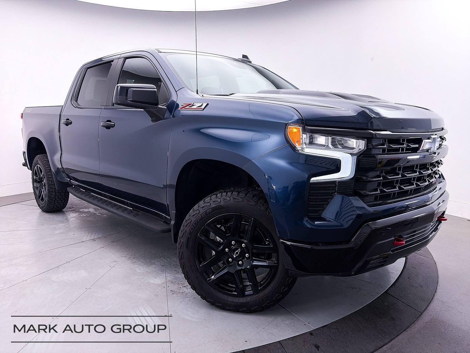Used 2023 Chevrolet Silverado 1500 LT Trail Boss w/ Protection Package AWD/4WD image 1
