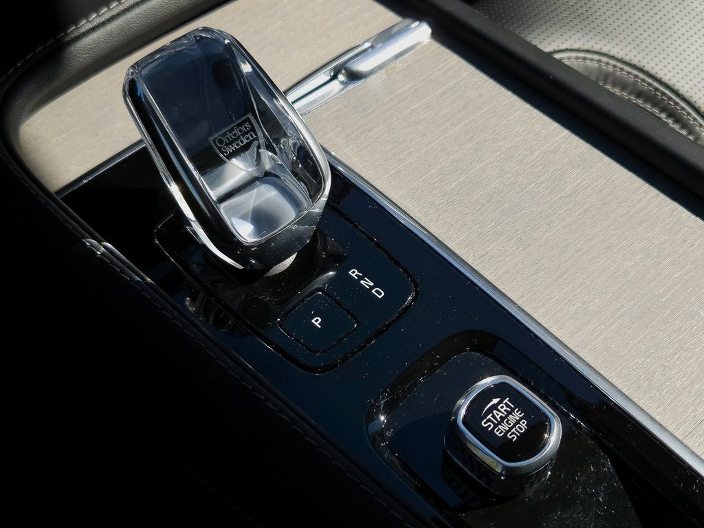 Used 2025 Volvo XC90 T8 Ultra w/ Protection Package Premier image 15