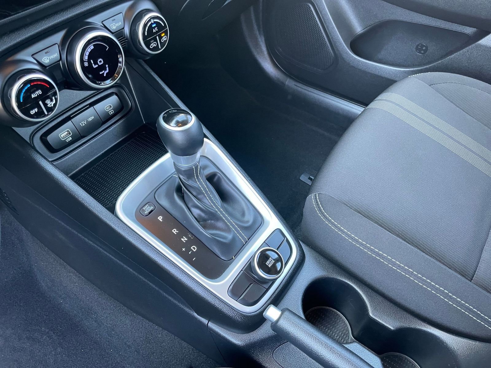 Used 2025 Hyundai Venue SEL image 42