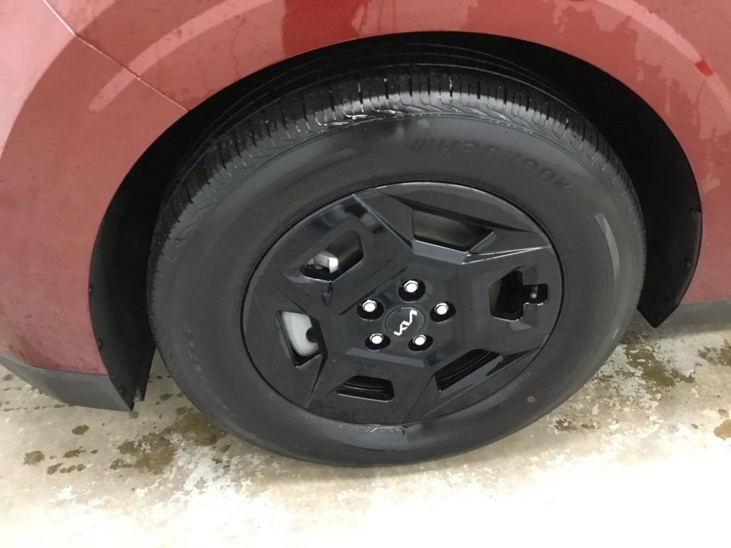 Used 2025 Kia Carnival image 4