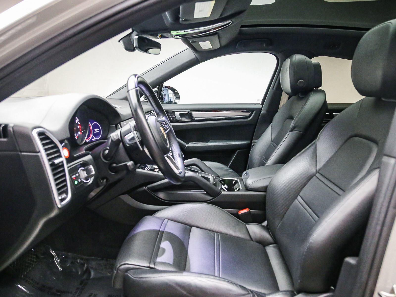 Certified 2022 Porsche Cayenne Platinum Edition AWD/4WD image 24