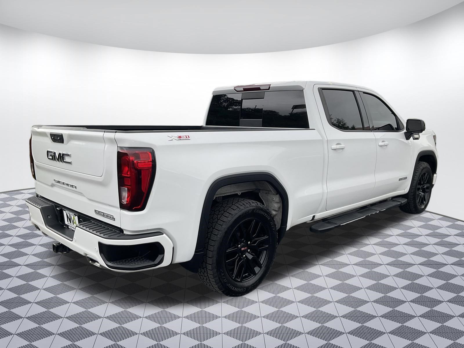 Used 2022 GMC Sierra 1500 Elevation w/ Elevation Premium Package AWD/4WD image 3