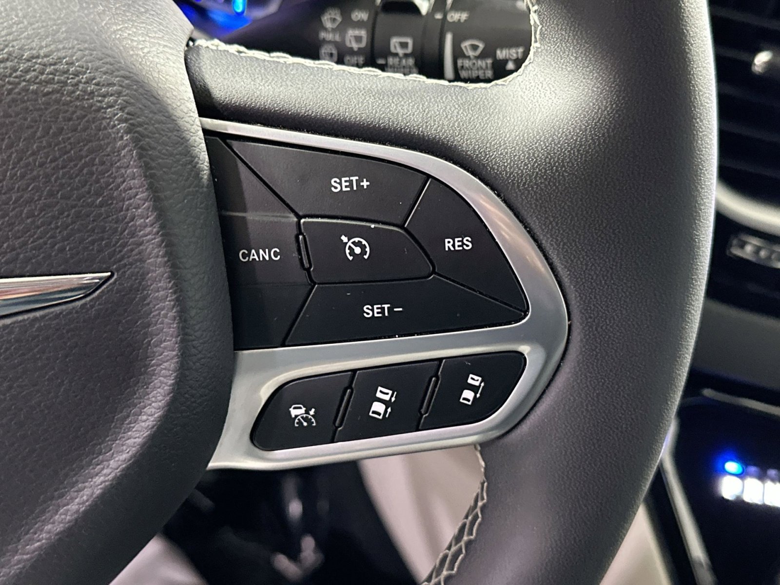 Used 2024 Chrysler Pacifica Touring-L image 19