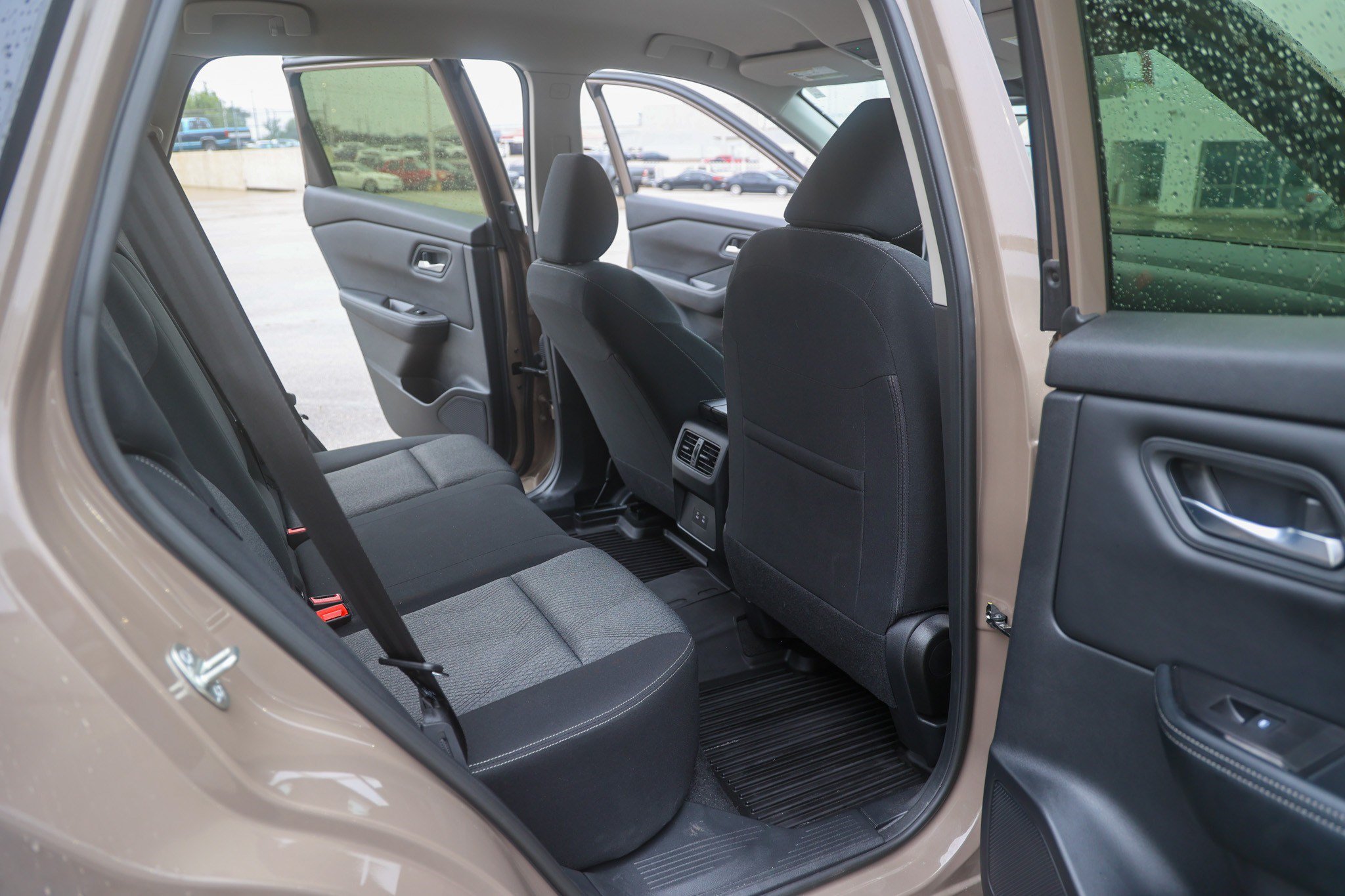 Used 2025 Nissan Rogue SV FWD image 38
