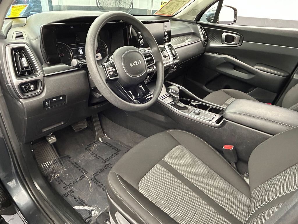 Used 2023 Kia Sorento LX FWD image 15