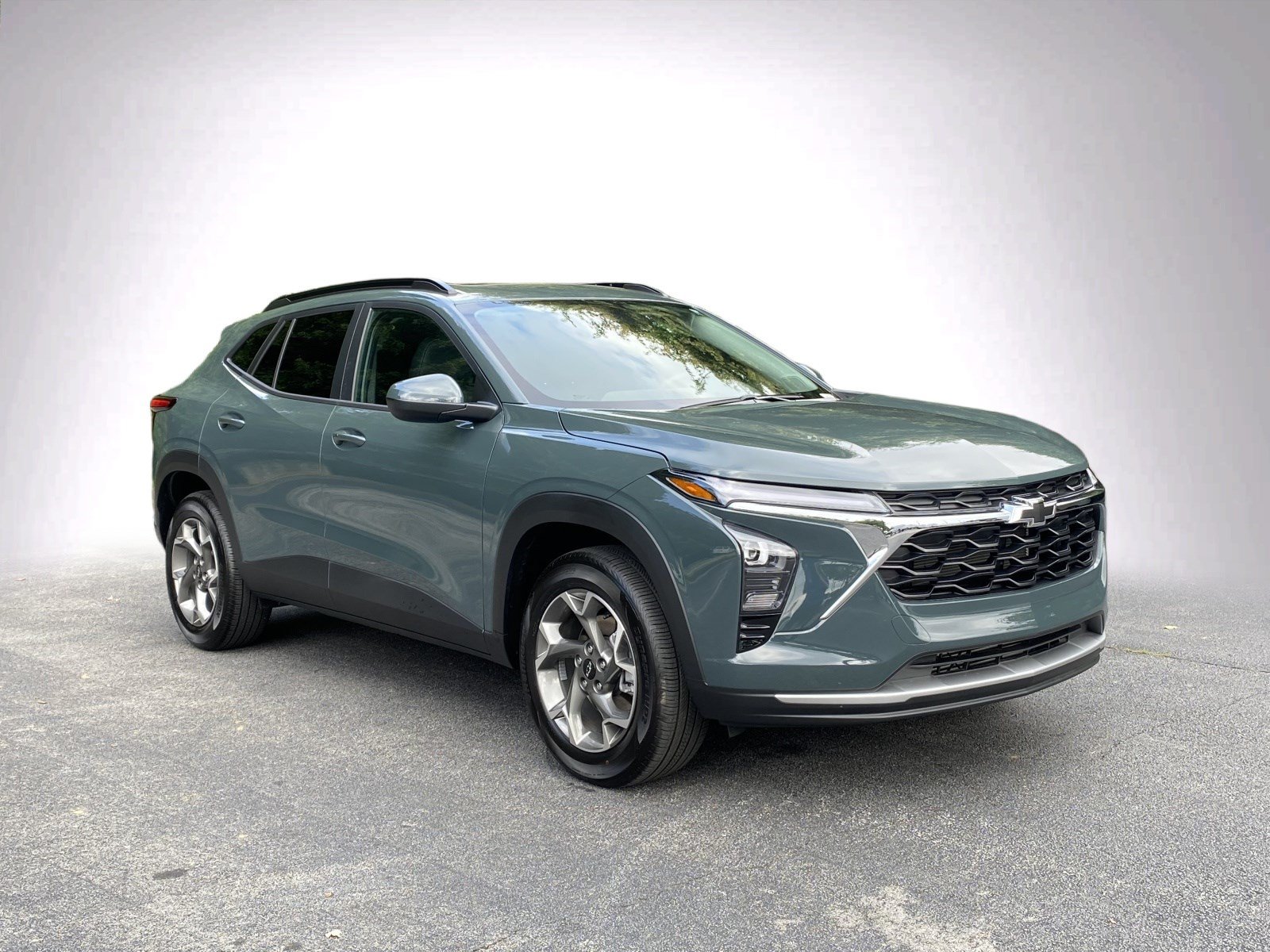 Used 2026 Chevrolet Trax LT w/ Sunroof Package FWD video 2