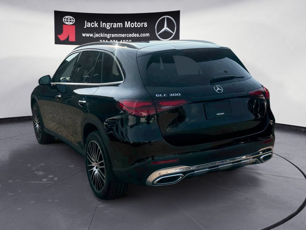 Used 2024 Mercedes-Benz GLC 300 image 3