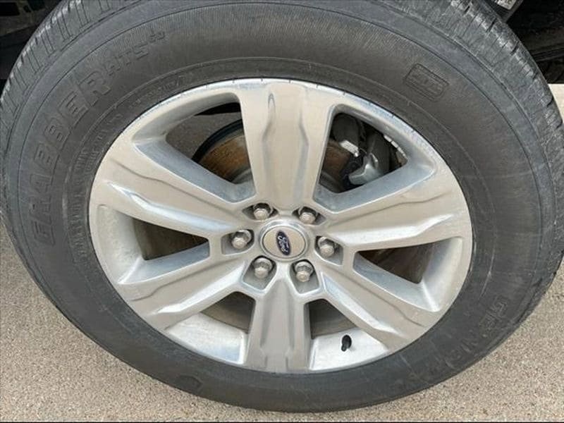 Used 2019 Ford F150 Platinum w/ Equipment Group 701A Luxury AWD/4WD image 8