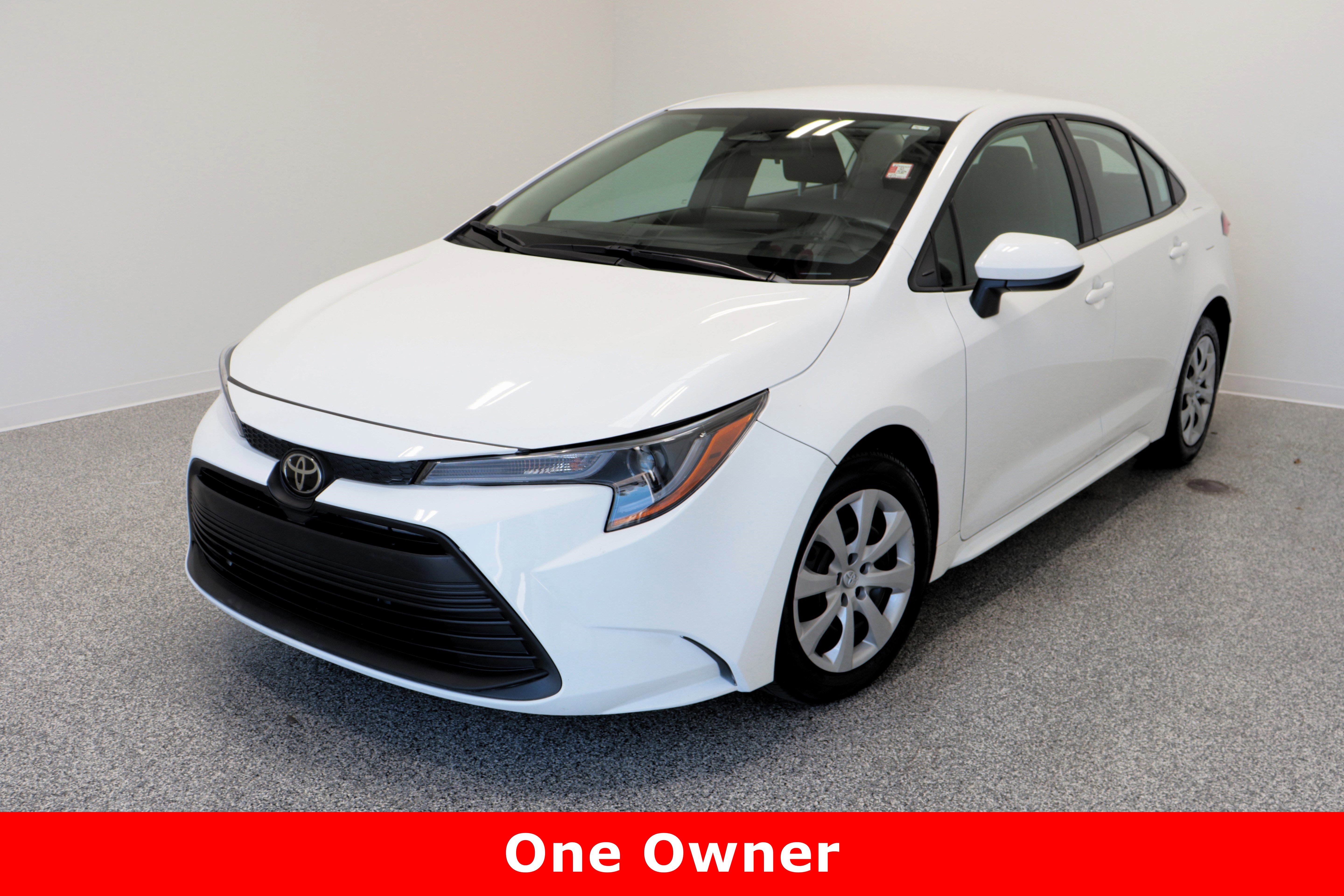 Used 2025 Toyota Corolla LE image 2