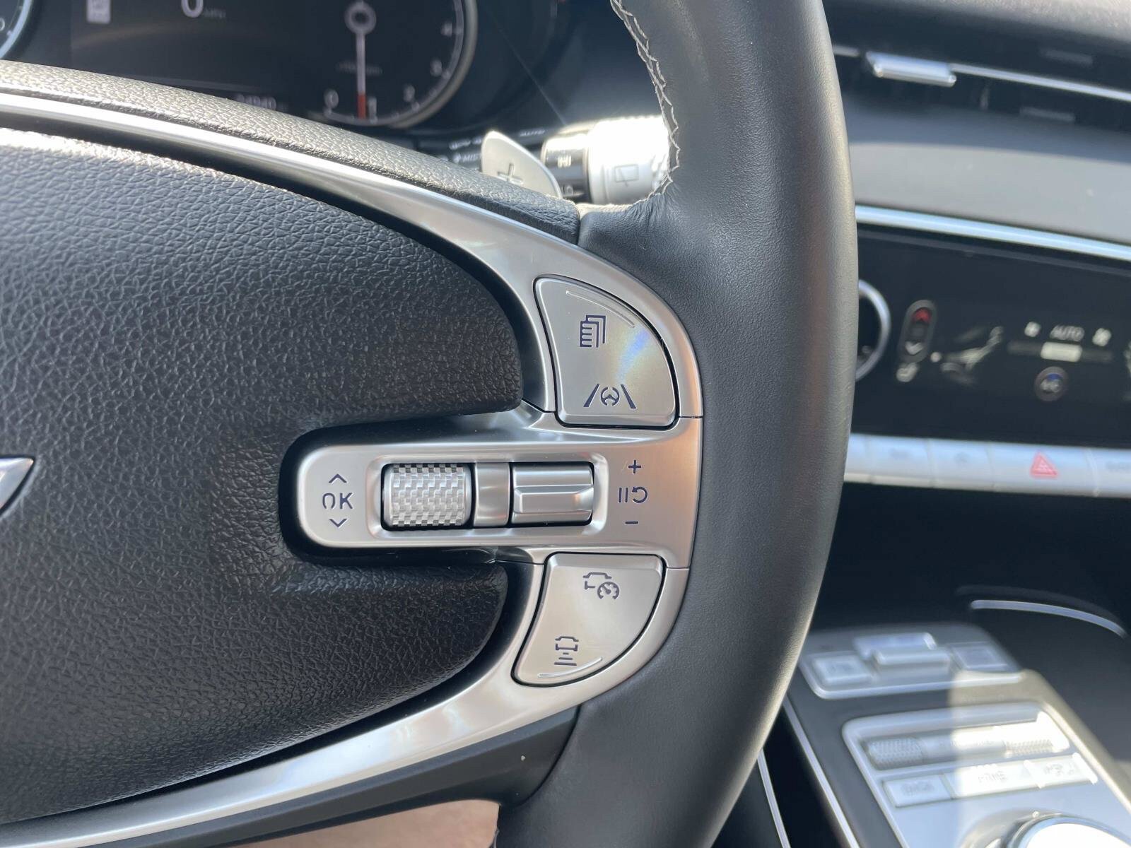 Used 2024 Genesis GV70 2.5T AWD/4WD image 29