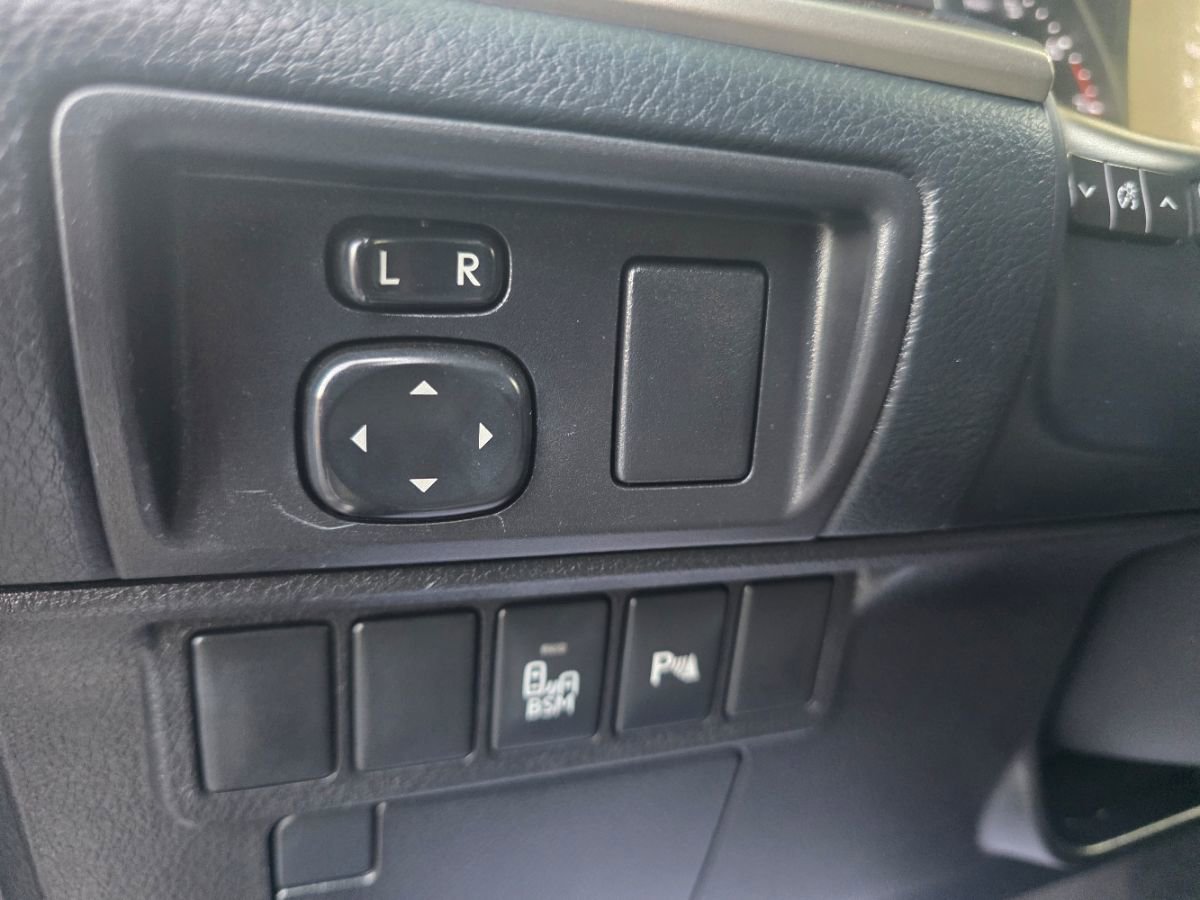 Used 2015 Lexus ES 350 w/ Premium Package FWD image 38