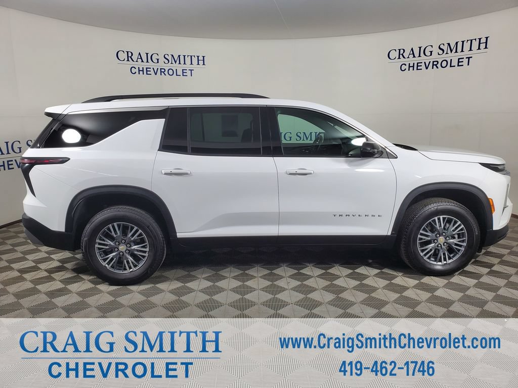 Used 2025 Chevrolet Traverse LT FWD image 6