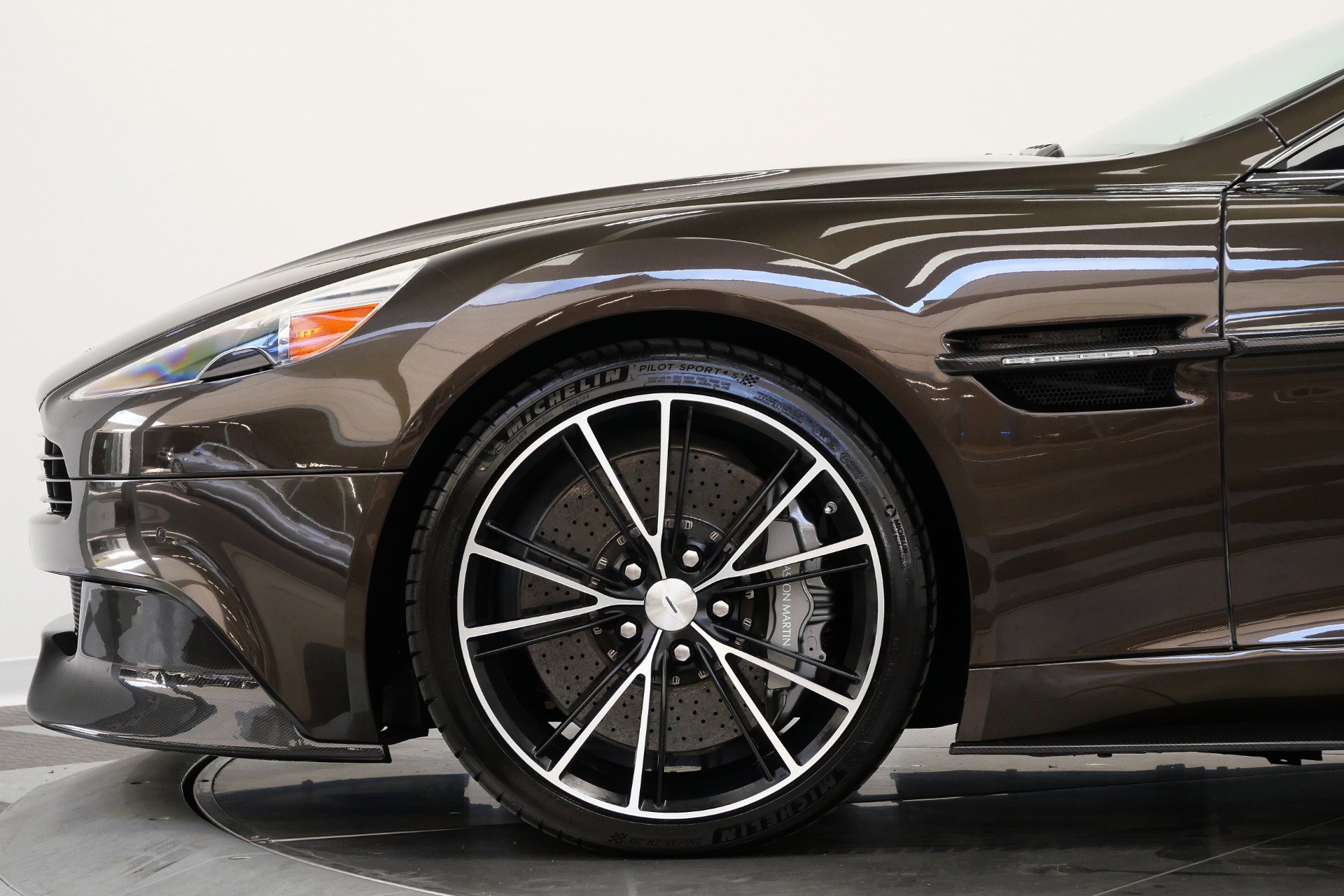 Used 2014 Aston Martin Vanquish Coupe image 34