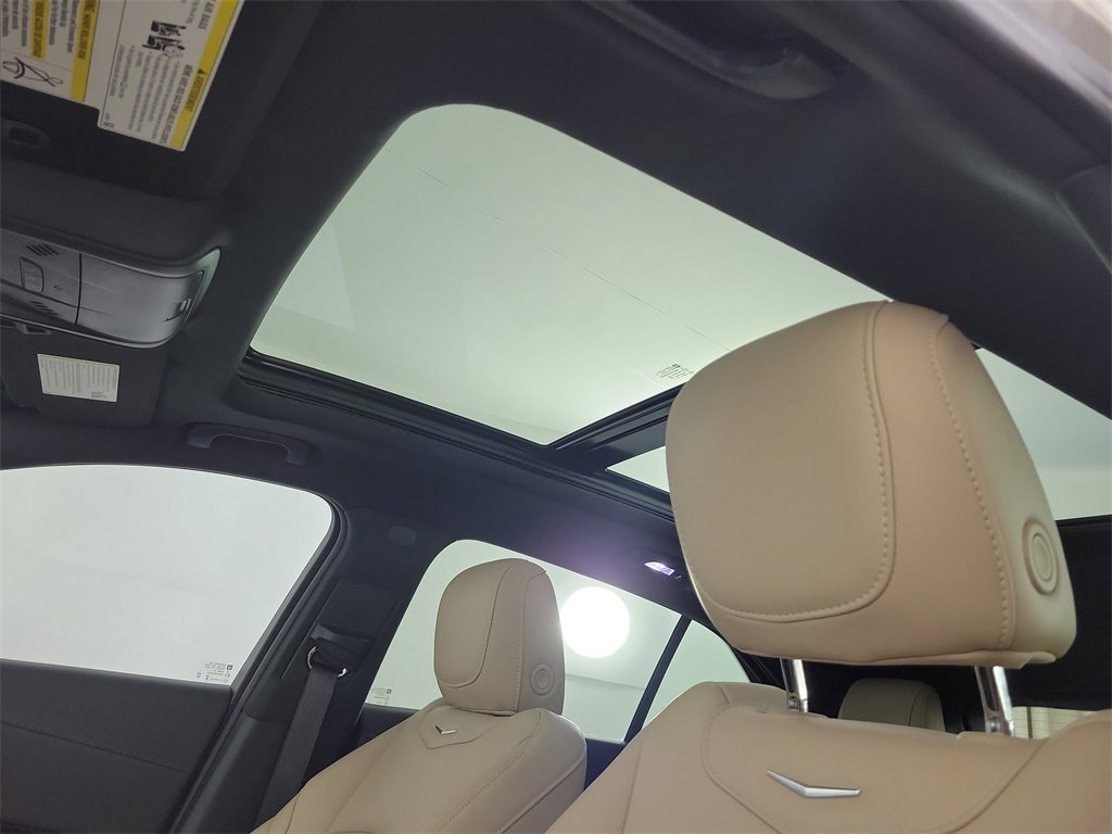 Certified 2024 Cadillac XT4 Luxury w/ Cold Weather Package image 17