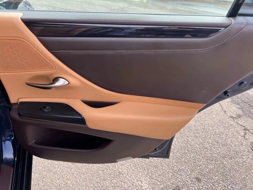 Used 2021 Lexus ES 350 w/ Premium Package image 19