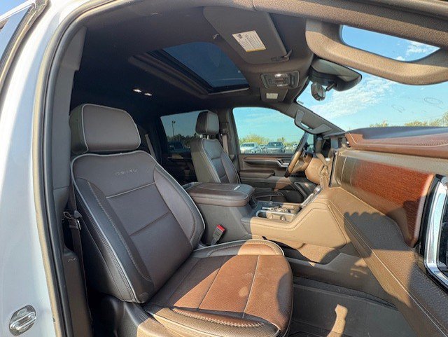 Used 2024 GMC Sierra 3500 Denali w/ Denali Reserve Package AWD/4WD image 10