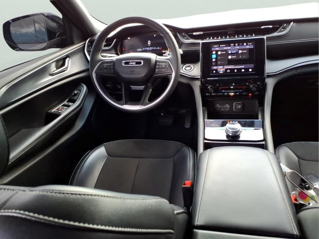 Used 2024 Jeep Grand Cherokee Altitude AWD/4WD image 6