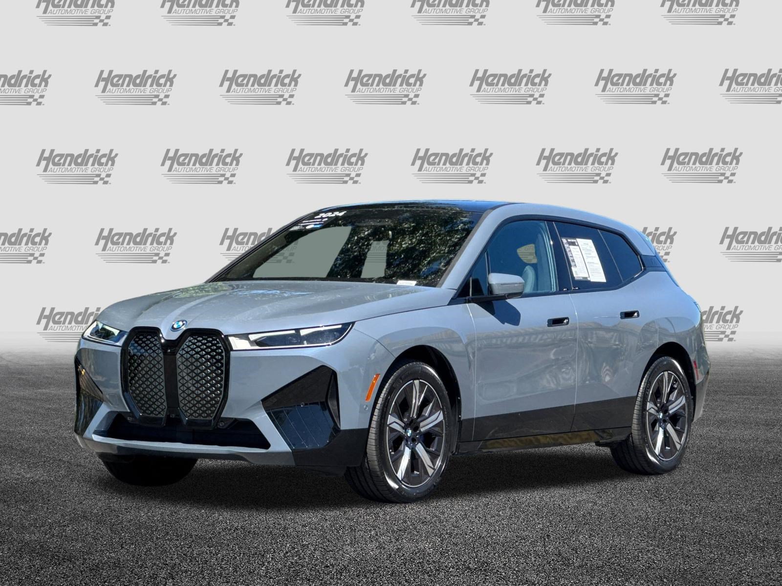 Used 2024 BMW iX xDrive50 w/ Sport Package AWD/4WD image 9