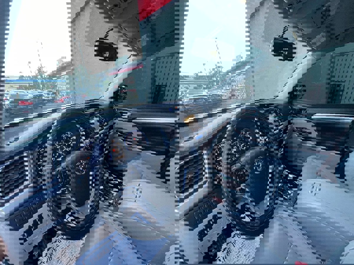 Used 2016 Toyota Highlander XLE image 11