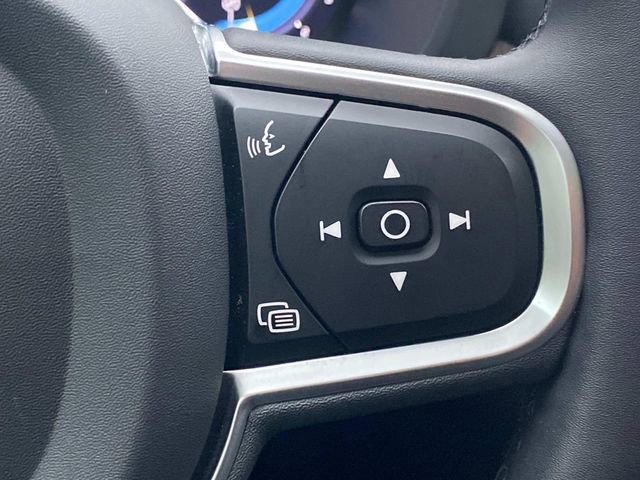 Used 2022 Volvo XC60 B5 Momentum image 21