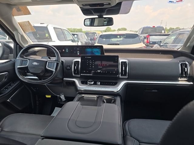 Used 2025 Ford Expedition Platinum AWD/4WD image 13