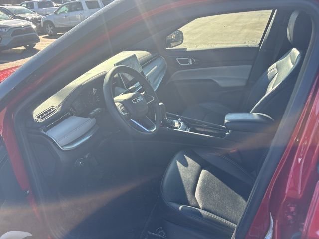 Used 2025 Jeep Compass Limited image 18