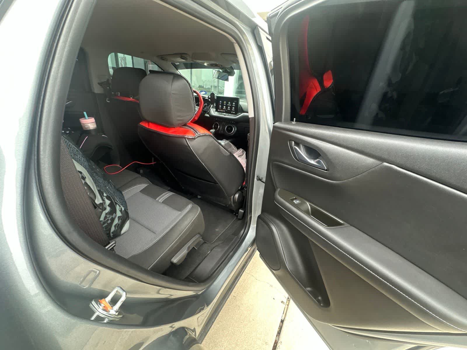 Used 2025 Chevrolet Blazer LT w/ Redline Edition FWD image 6