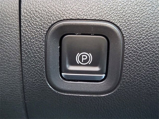 Certified 2020 Chevrolet Silverado 1500 LT w/ All-Star Edition image 18