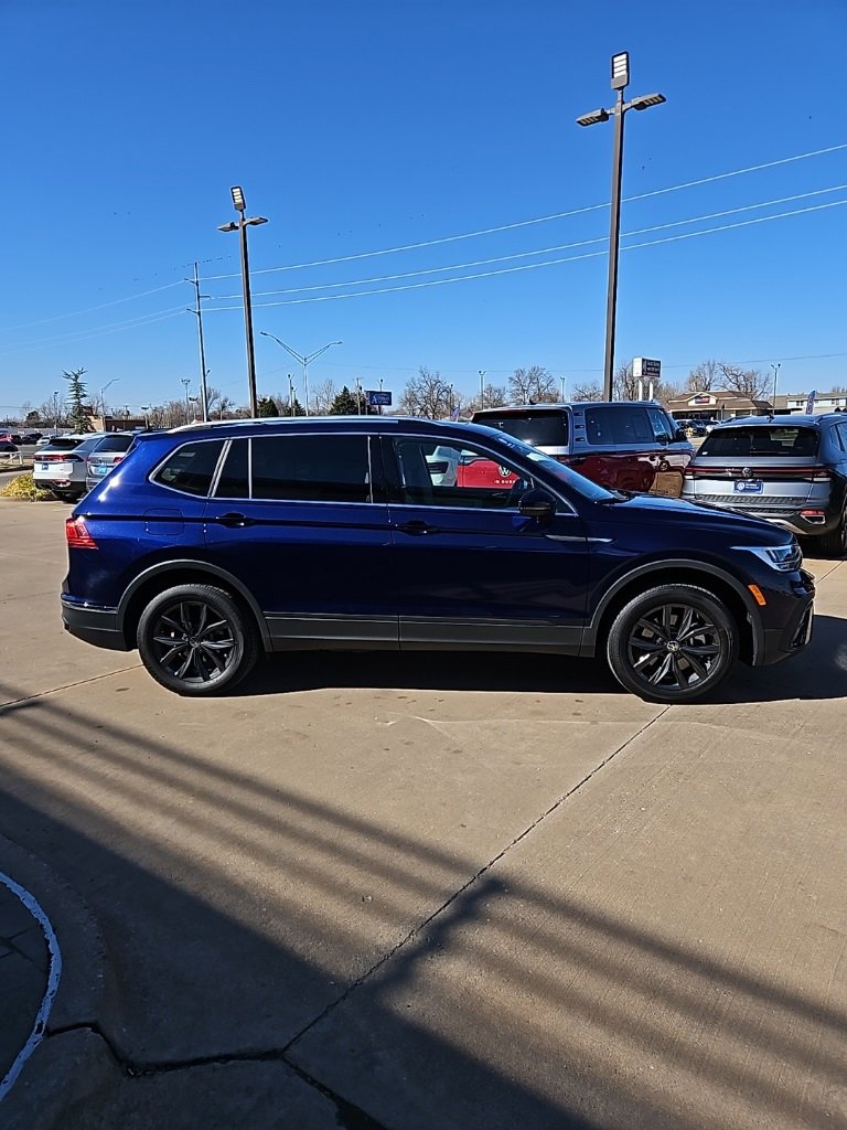 Certified 2024 Volkswagen Tiguan SE w/ Panoramic Sunroof Package image 4