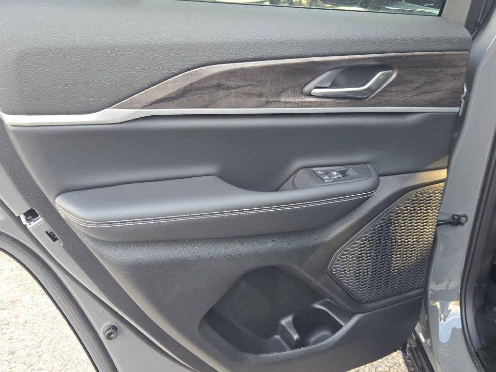 New 2027 Jeep Grand Cherokee Altitude AWD/4WD image 26