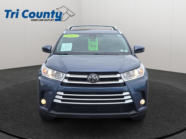 Certified 2017 Toyota Highlander XLE AWD/4WD image 2