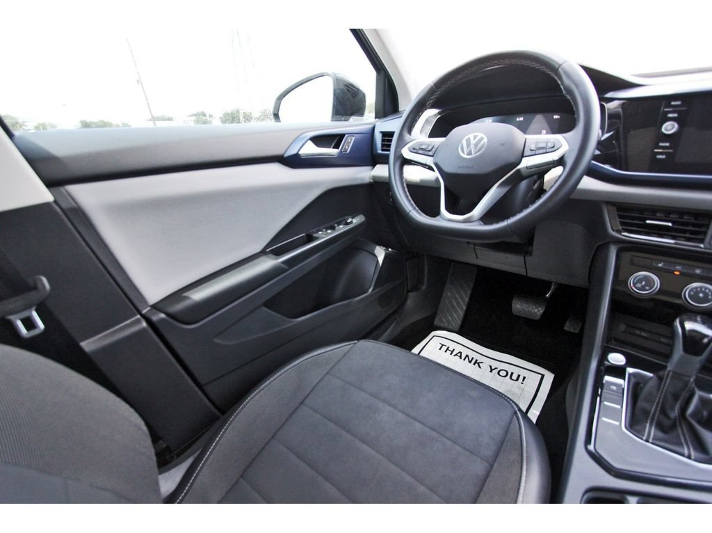 Used 2023 Volkswagen Taos SE w/ Panoramic Sunroof Package FWD image 9