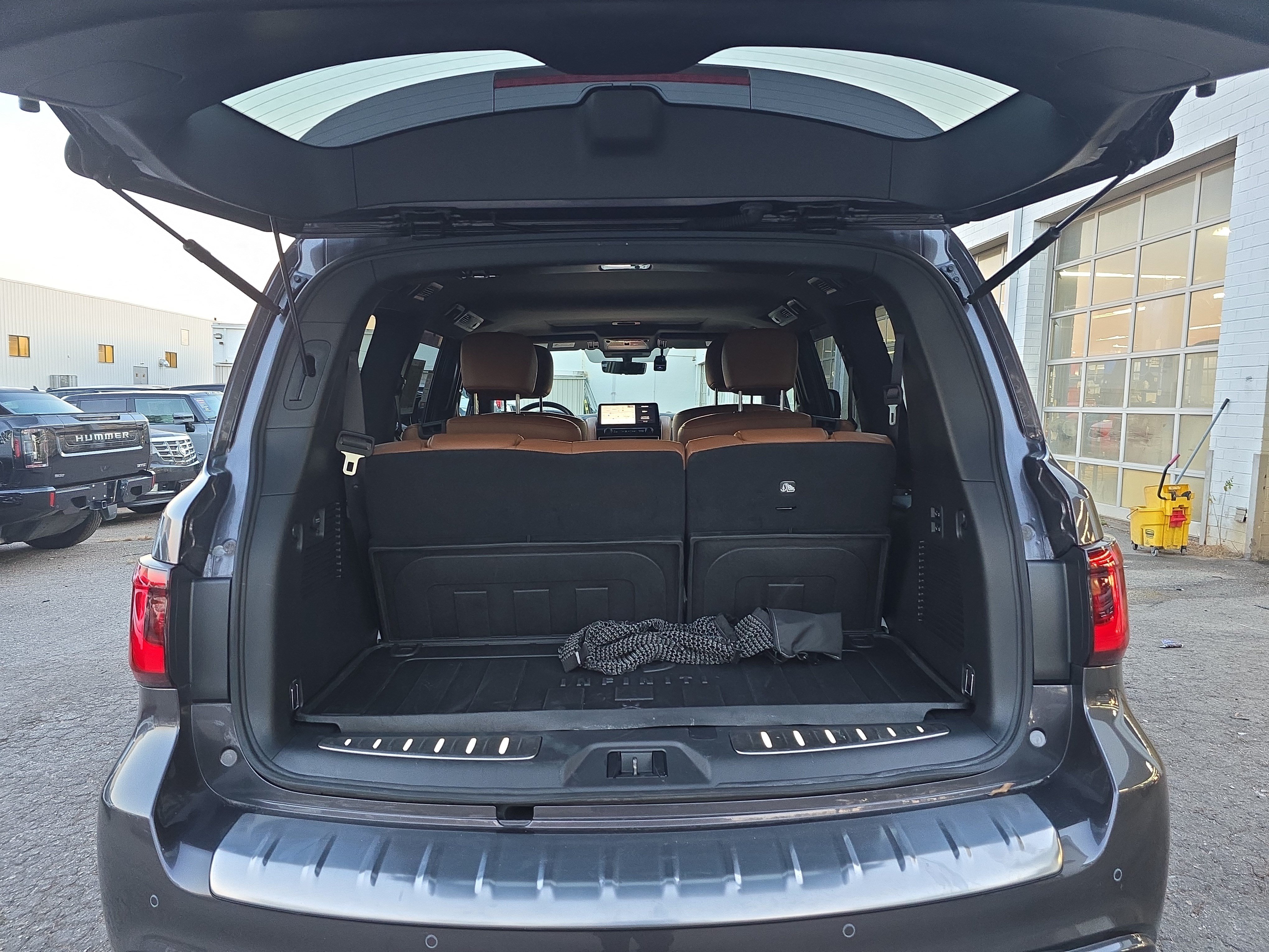 Used 2024 INFINITI QX80 Sensory w/ All-Season Package AWD/4WD image 13