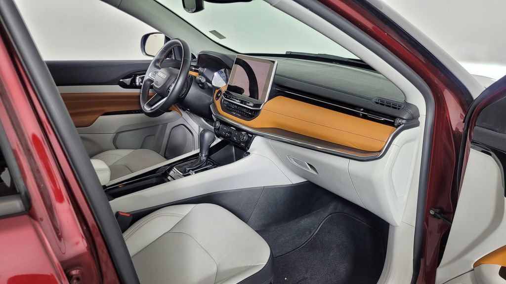 Used 2022 Jeep Compass Limited image 34