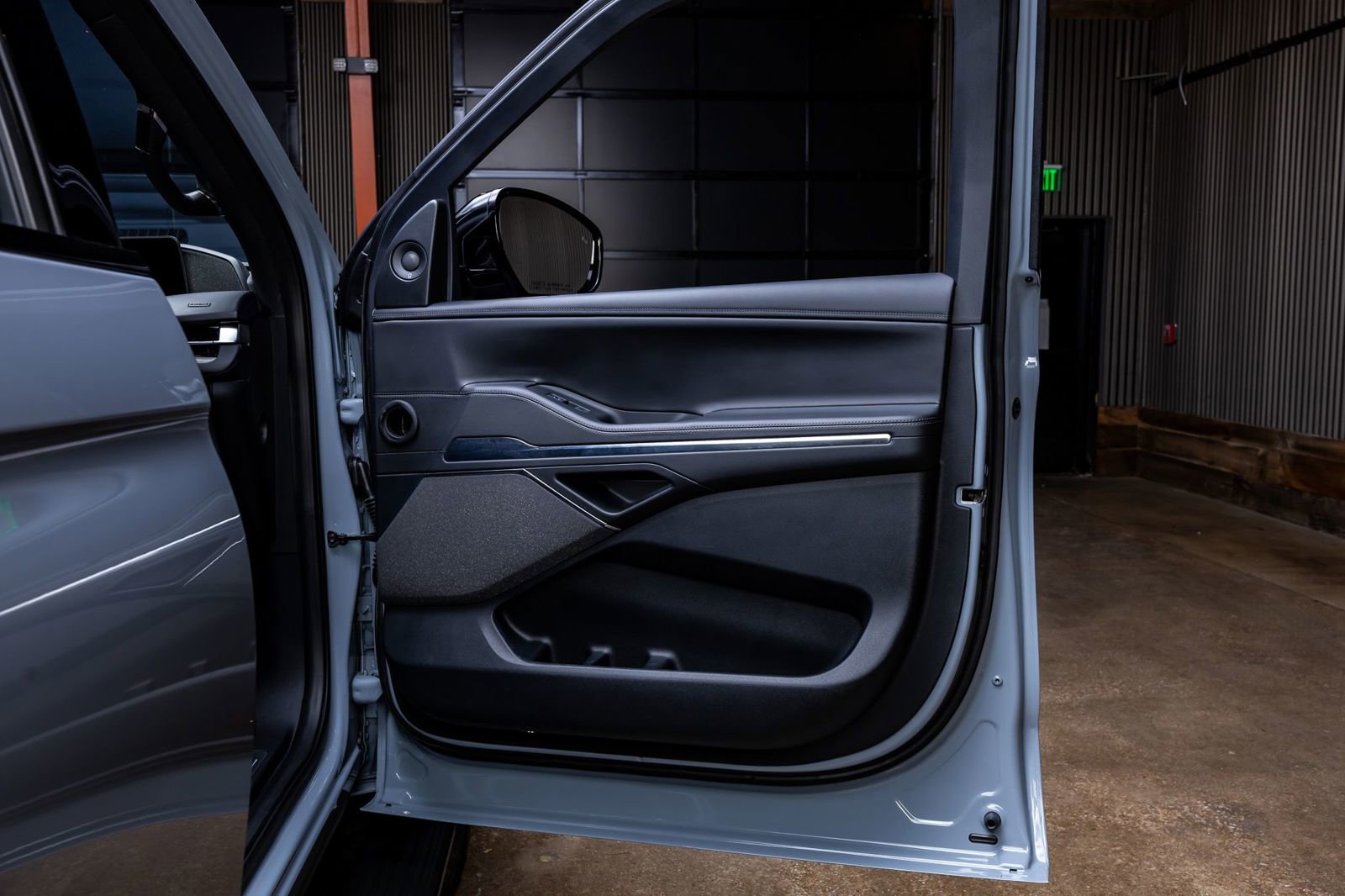 Used 2025 Lincoln Navigator L Reserve w/ Jet Appearance Package image 38