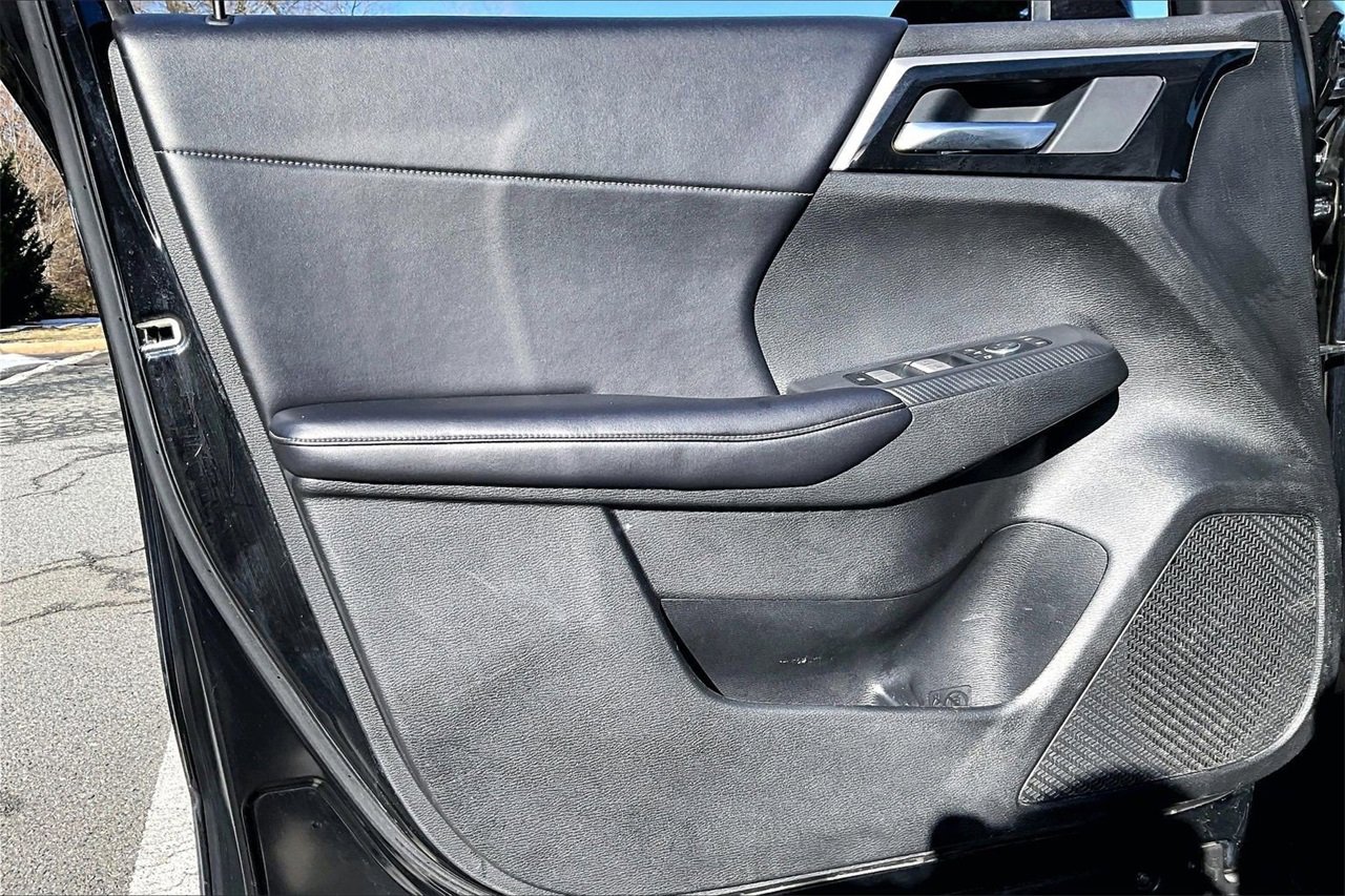 Used 2024 Mitsubishi Outlander SE image 27